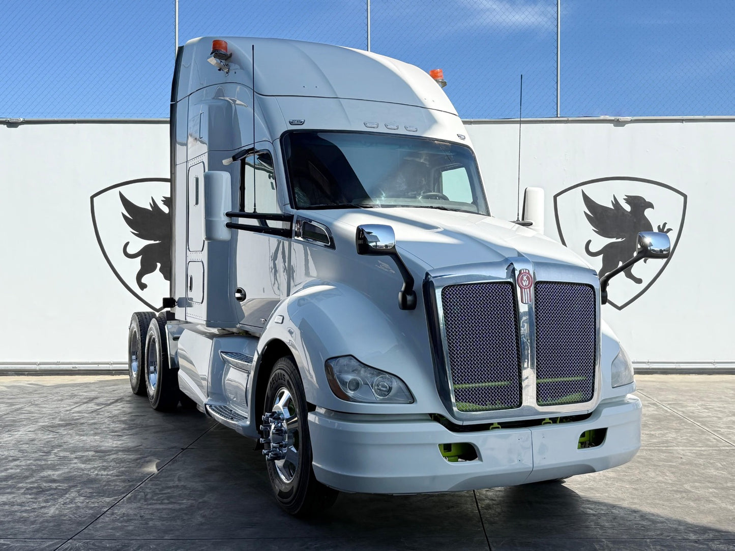 🚛 Kenworth T680 2018 color blanco