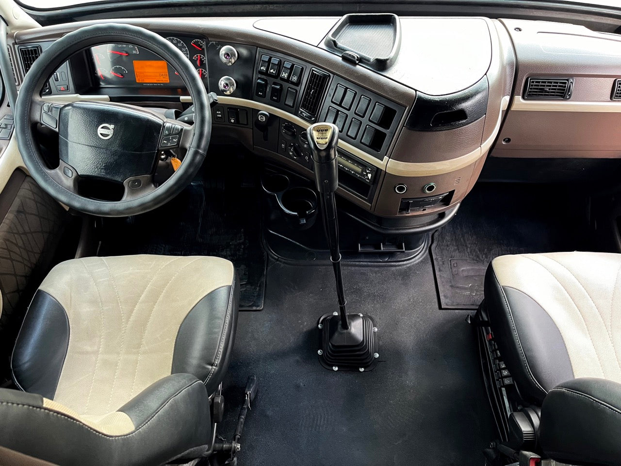⚪ Volvo VNL 2015 – Eficiencia automatizada, calidad escandinava