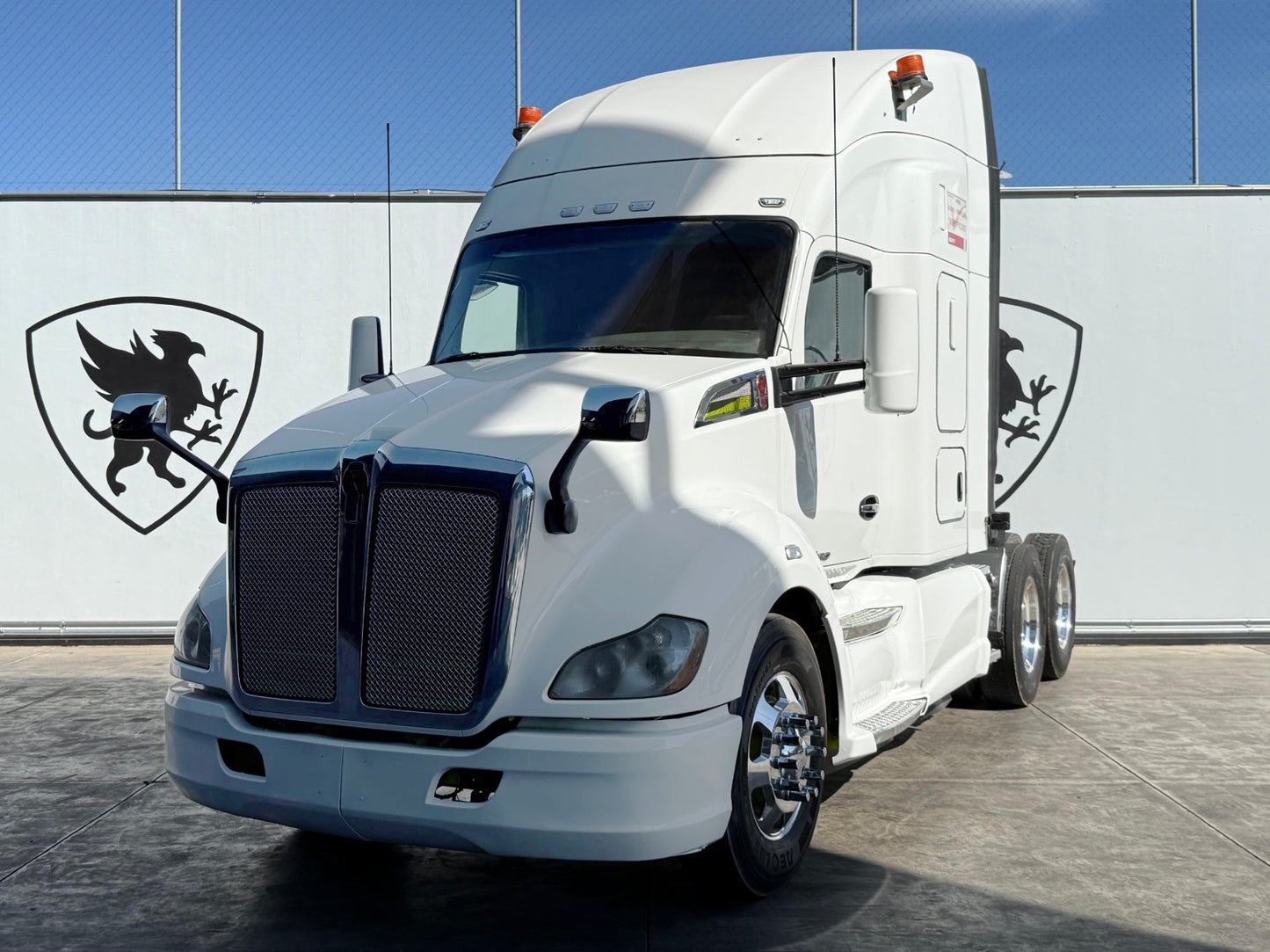 🚛 Kenworth T680 2018 color blanco