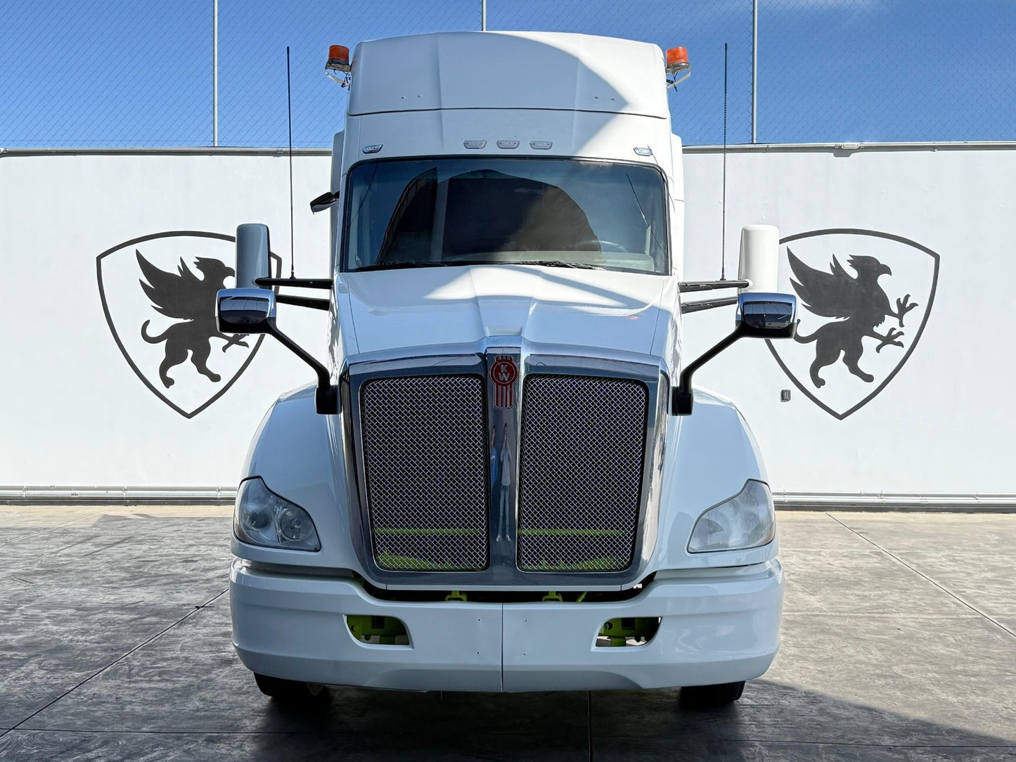 🚛 Kenworth T680 2018 color blanco