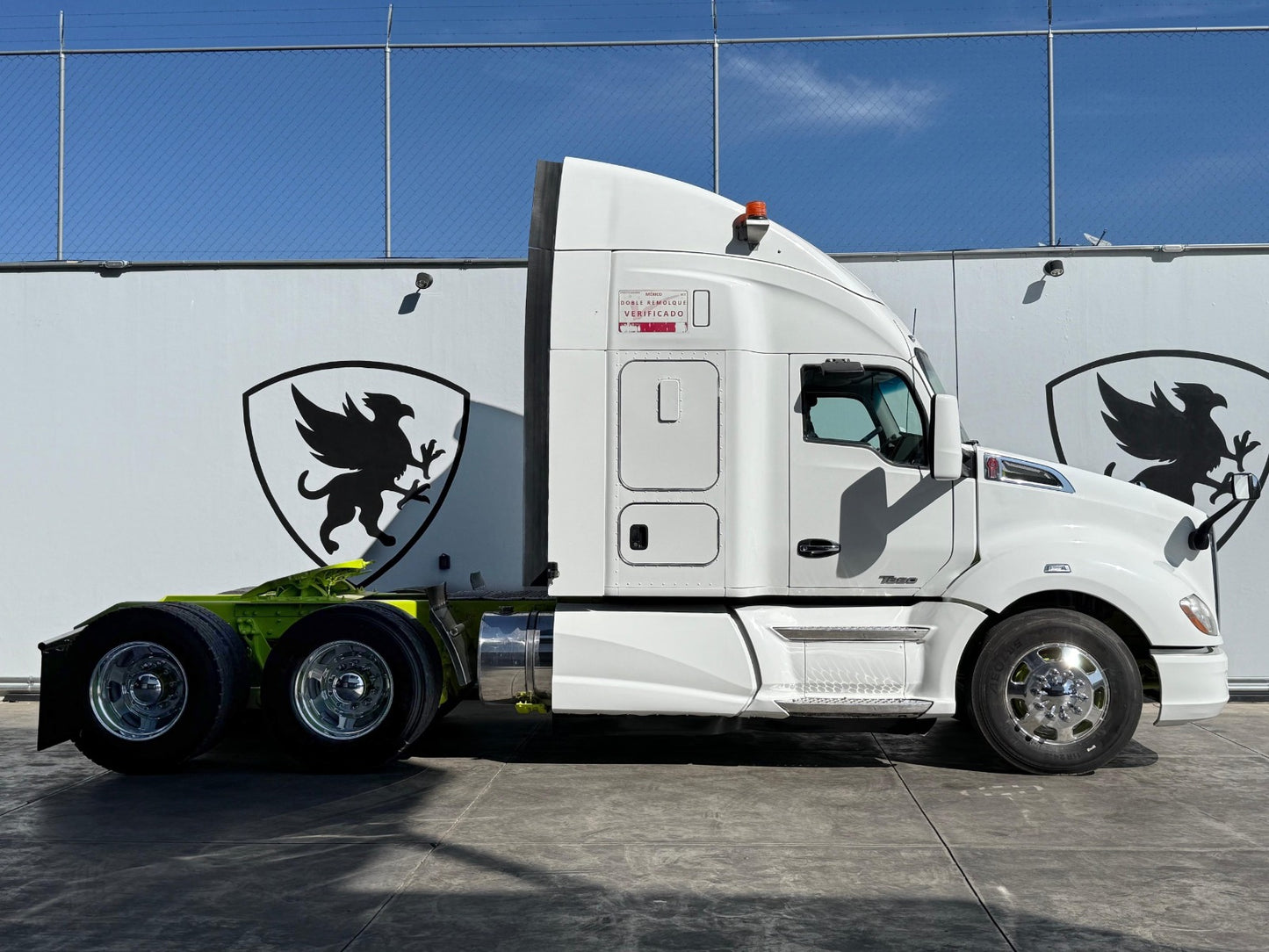 🚛 Kenworth T680 2018 color blanco