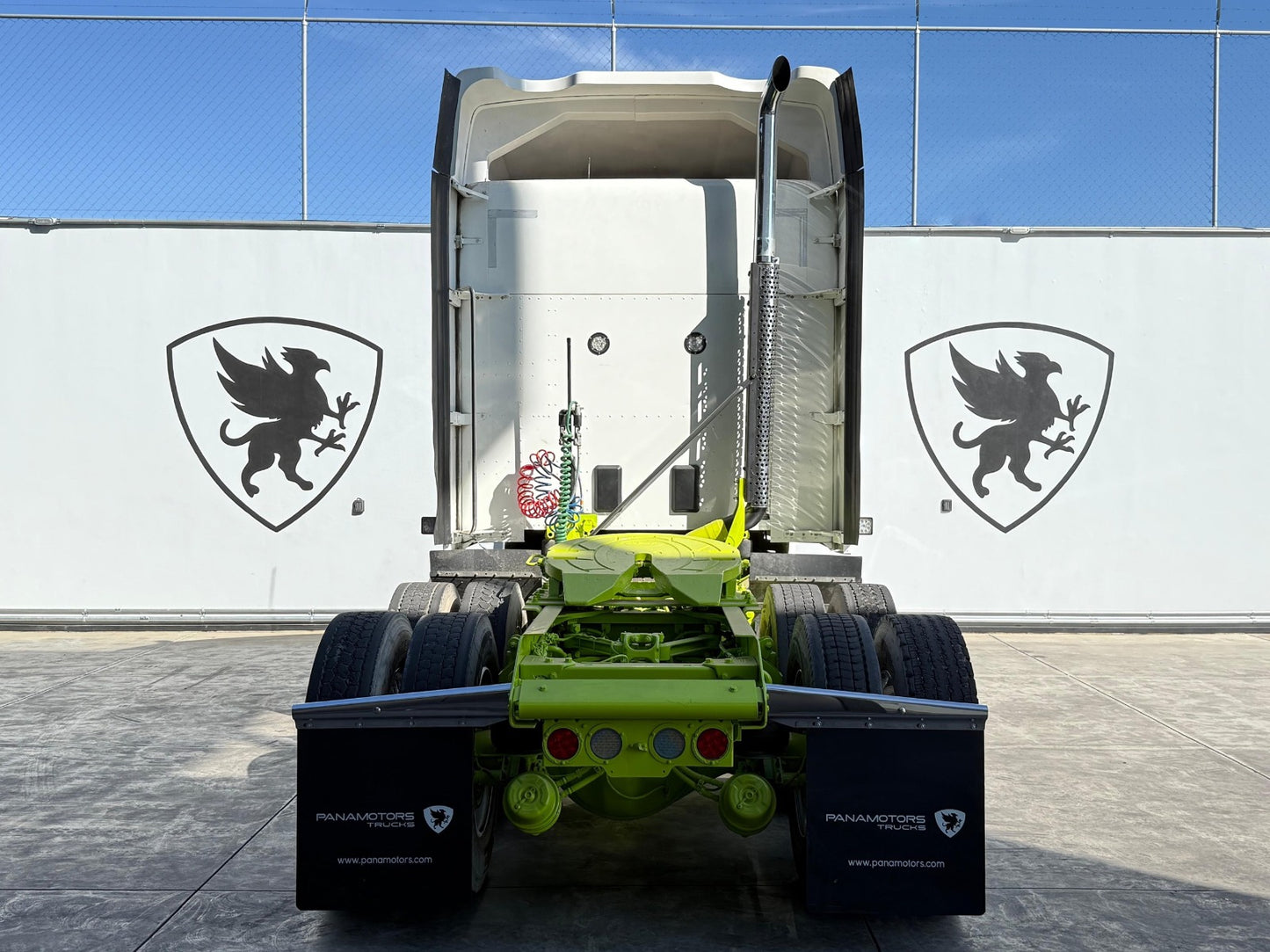 🚛 Kenworth T680 2018 color blanco