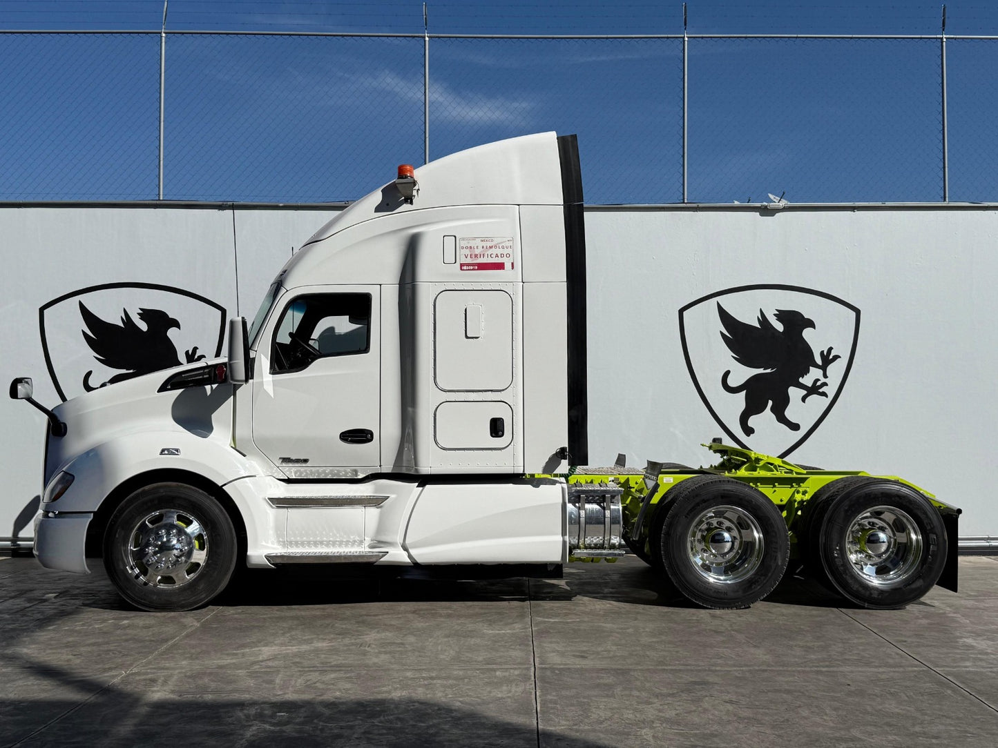 🚛 Kenworth T680 2018 color blanco