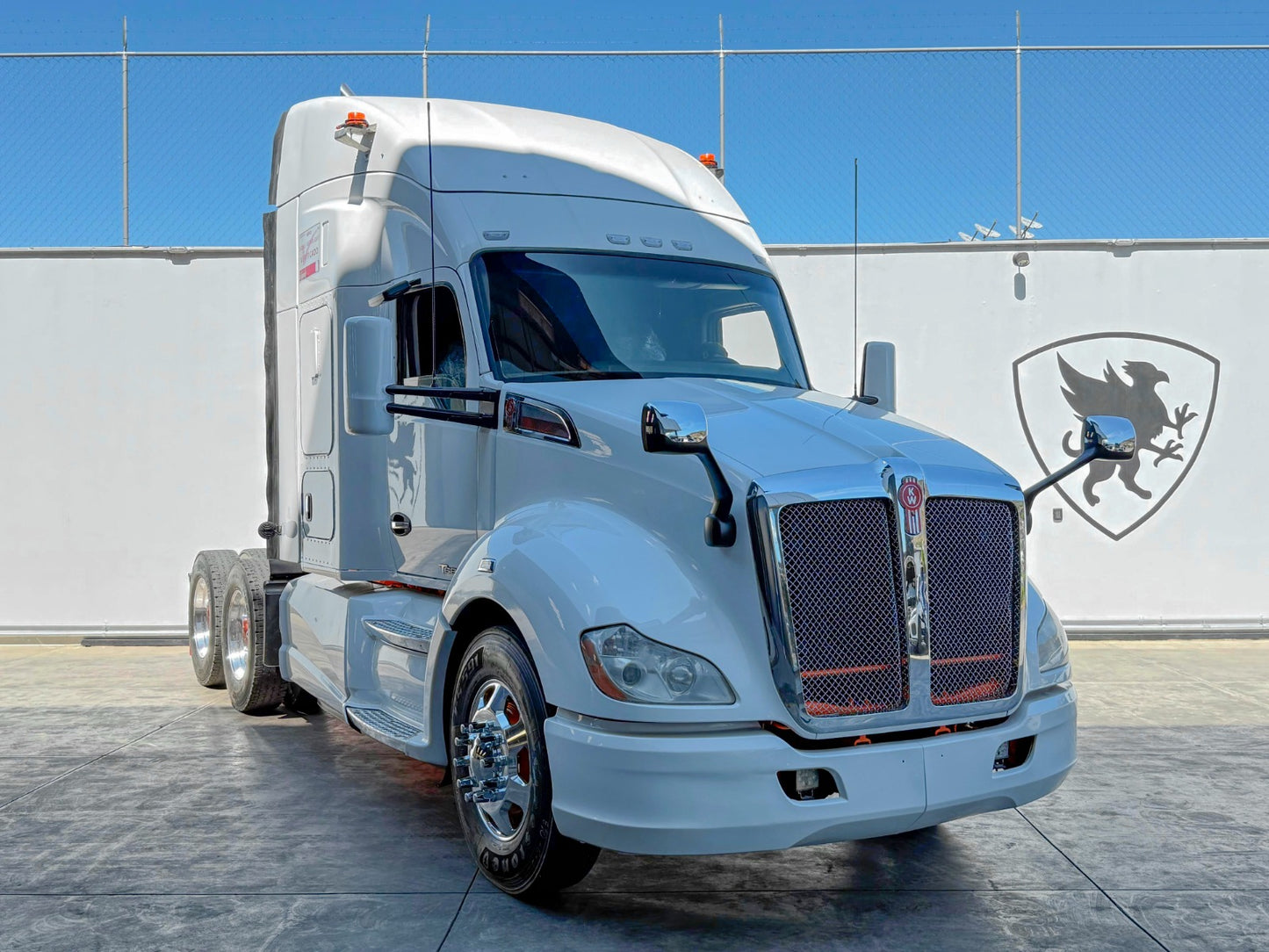 🚛 Kenworth T680 2017 color blanco