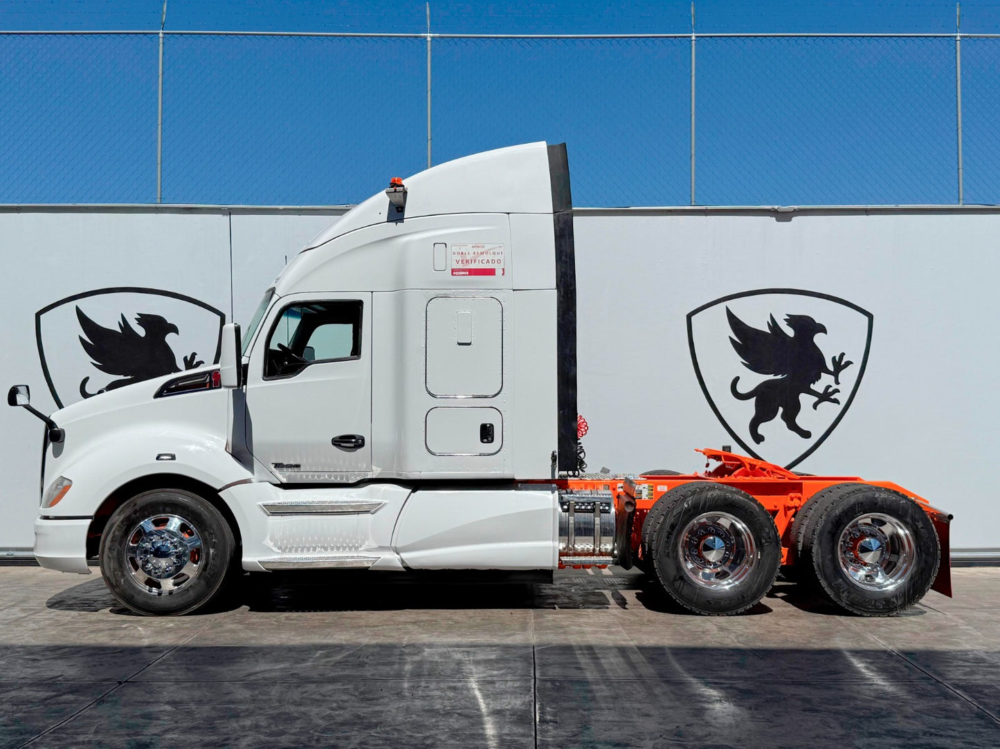 🚛 Kenworth T680 2017 color blanco