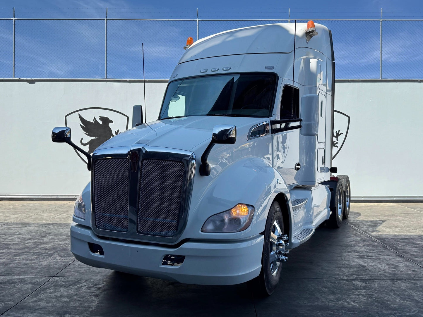🚛 Kenworth T680 2018 color blanco
