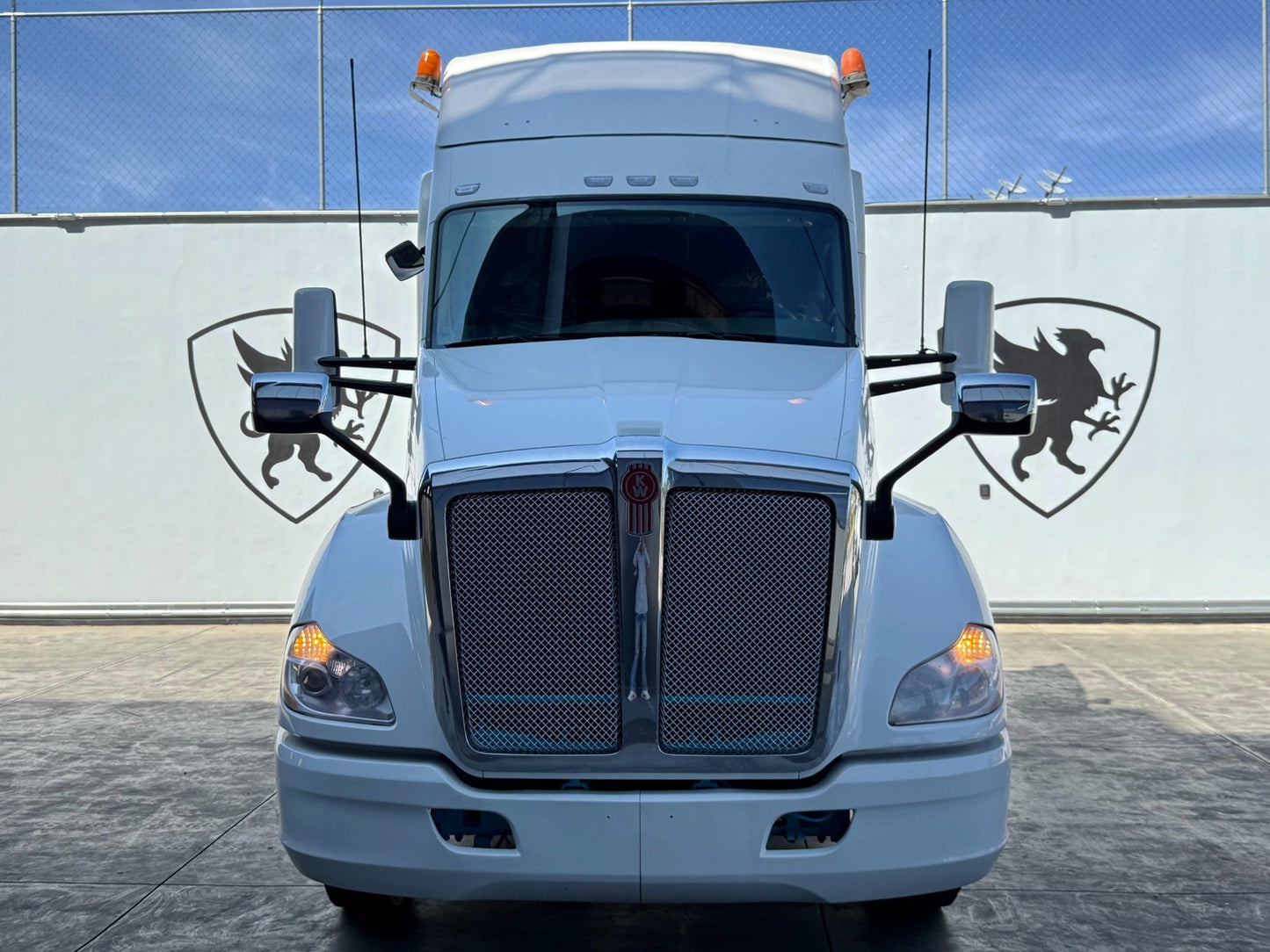 🚛 Kenworth T680 2018 color blanco