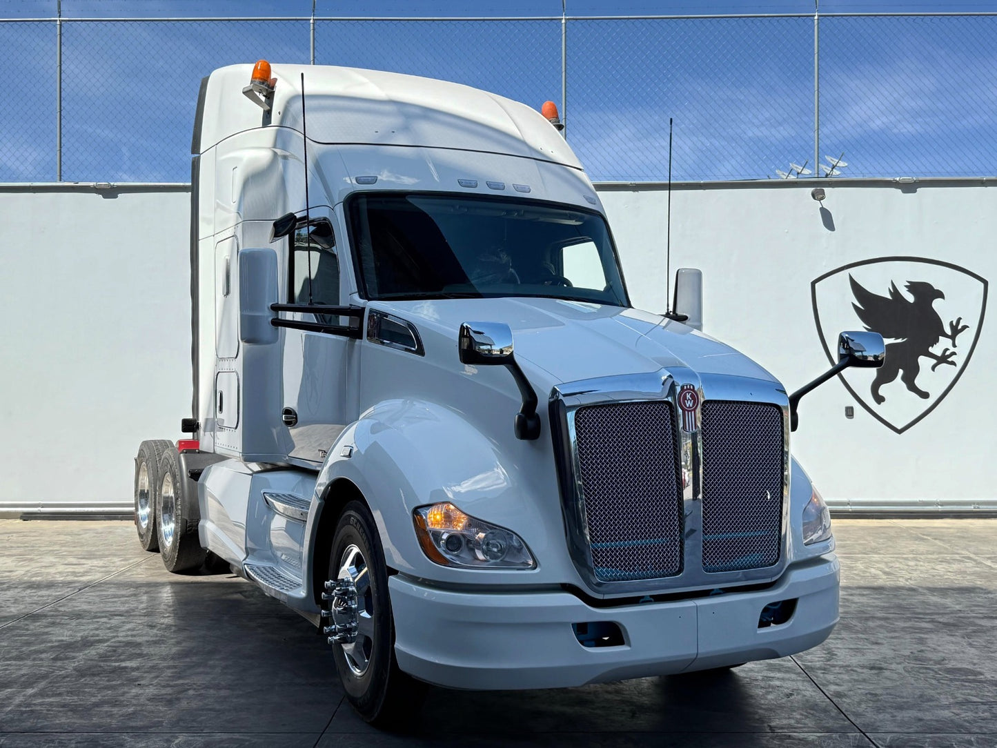 🚛 Kenworth T680 2018 color blanco