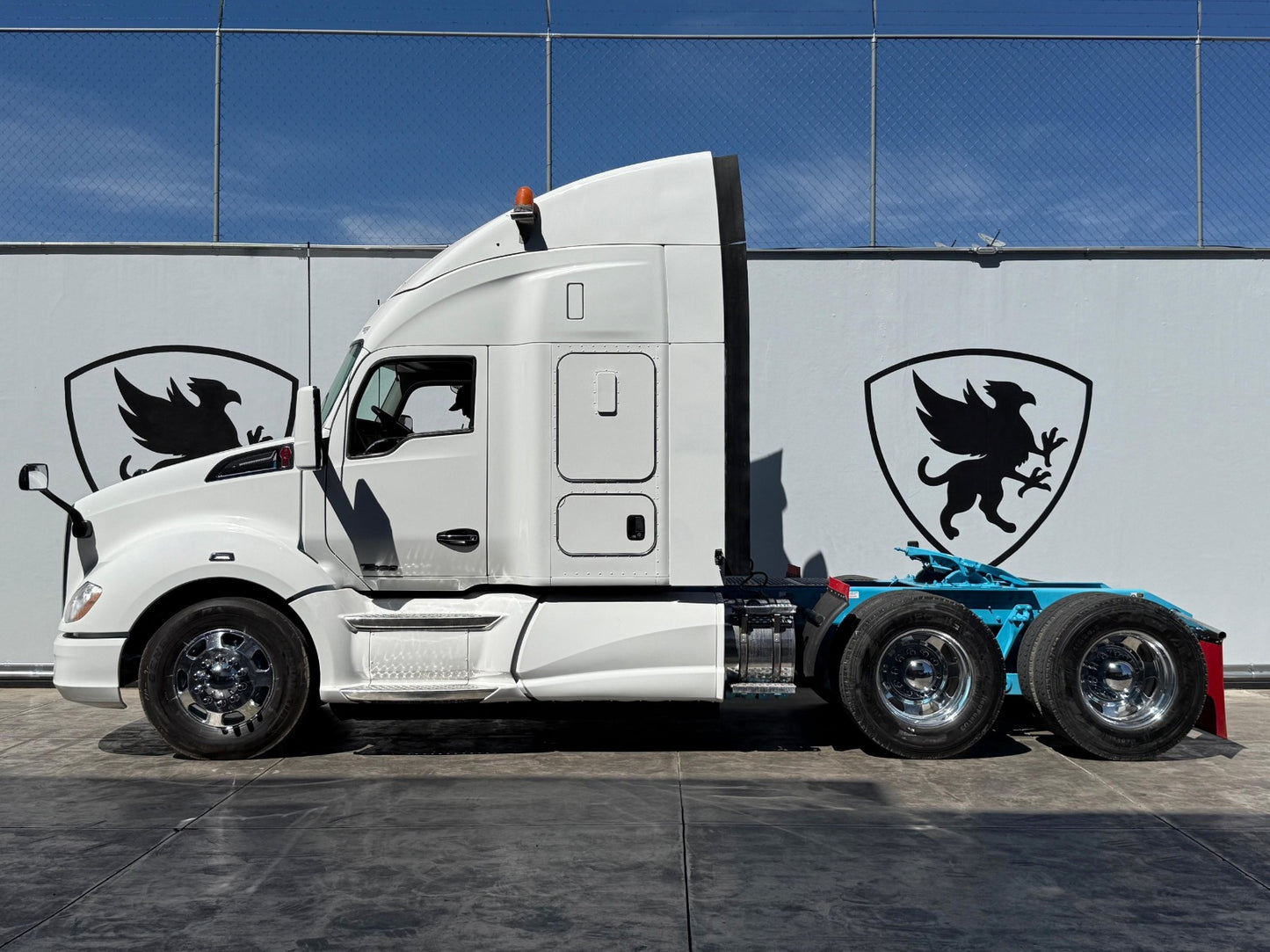 🚛 Kenworth T680 2018 color blanco