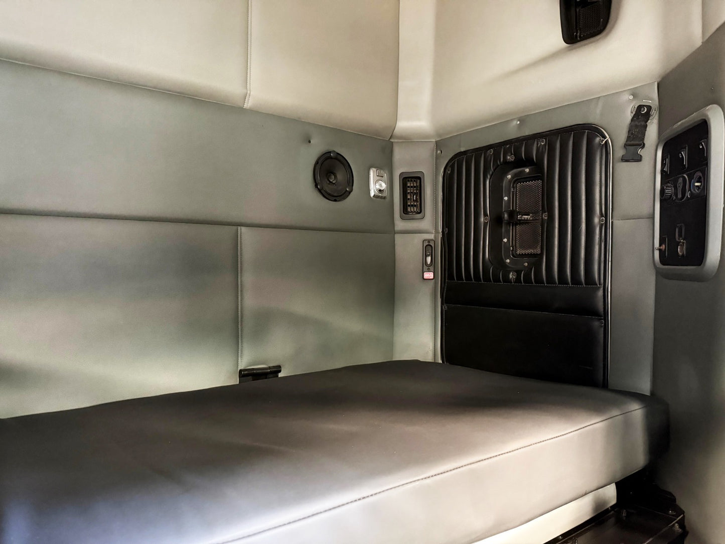 🚛 Kenworth T680 2018 color blanco