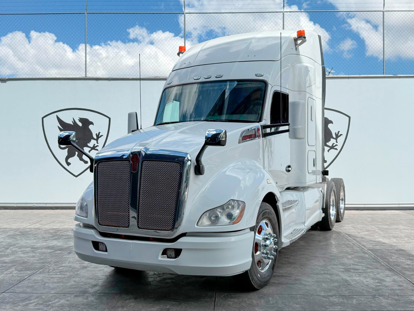 🚛 Kenworth T680 2018 color blanco