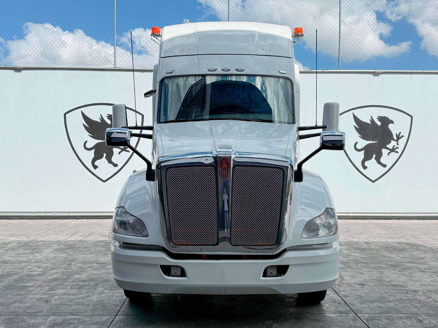🚛 Kenworth T680 2018 color blanco