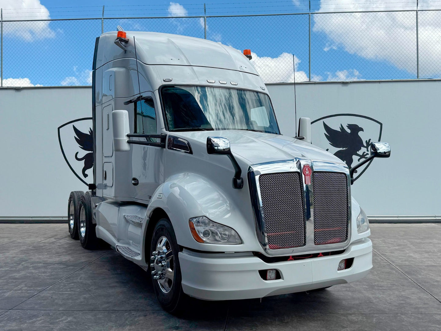 🚛 Kenworth T680 2018 color blanco